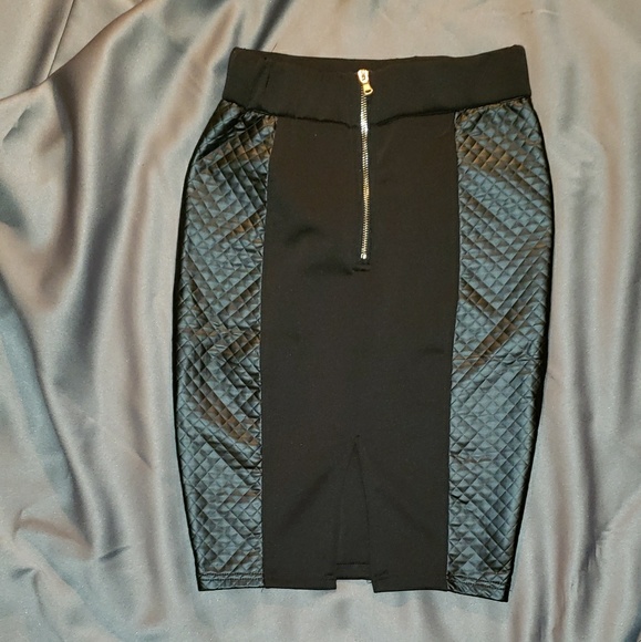 Super Chic Pencil Skirt - Picture 3 of 4